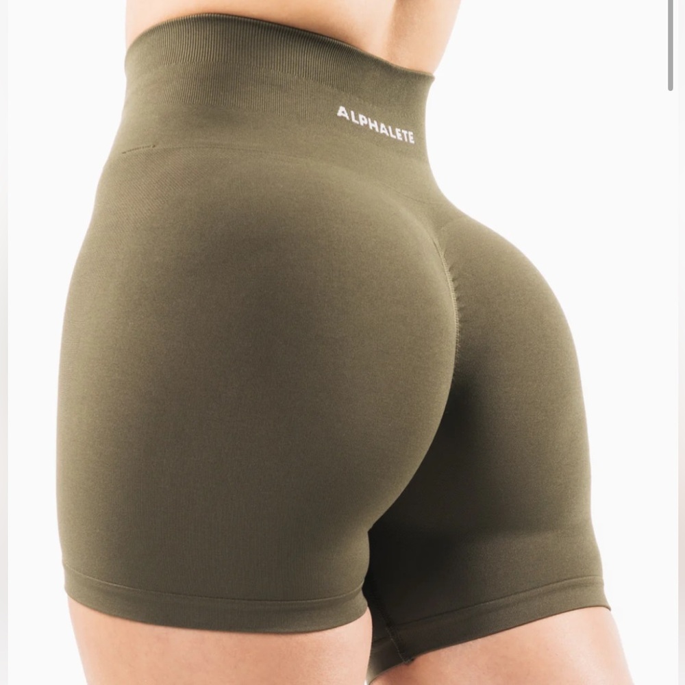 Alphalete Amplify Short 4.5”